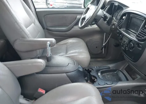 2002 Toyota Sequoia Sr5 V8 z USA, uszkodzony, nr VIN 5TDZT34A52S115213